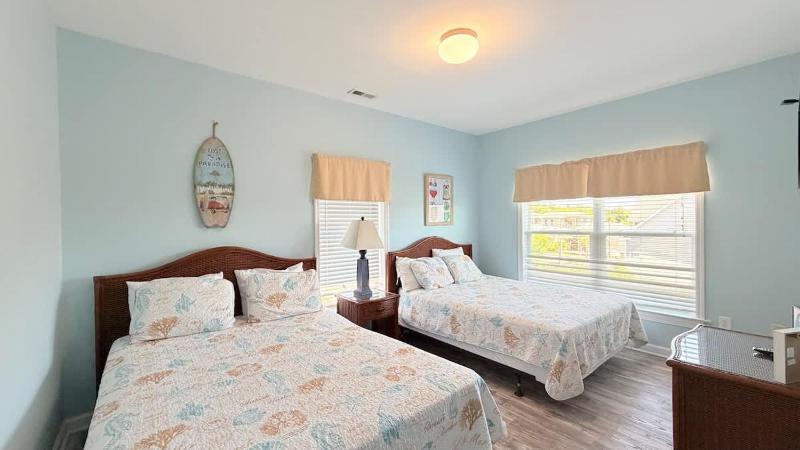 Spacious 7 bedrooms duplex walk to the beach pool - image 46