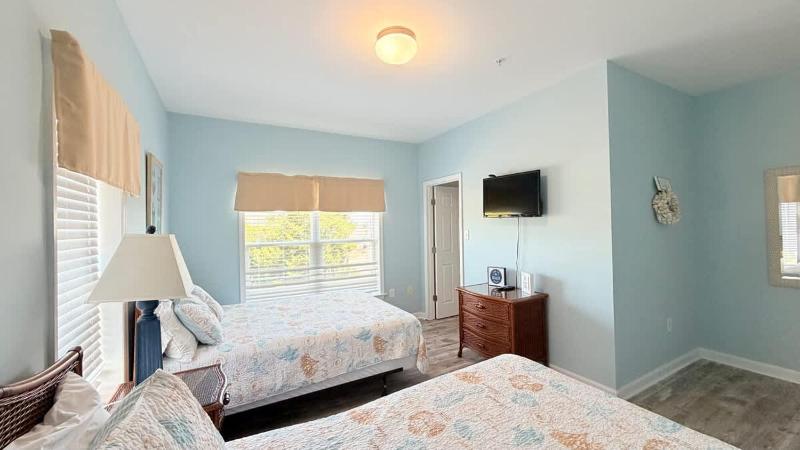 Spacious 7 bedrooms duplex walk to the beach pool - image 32