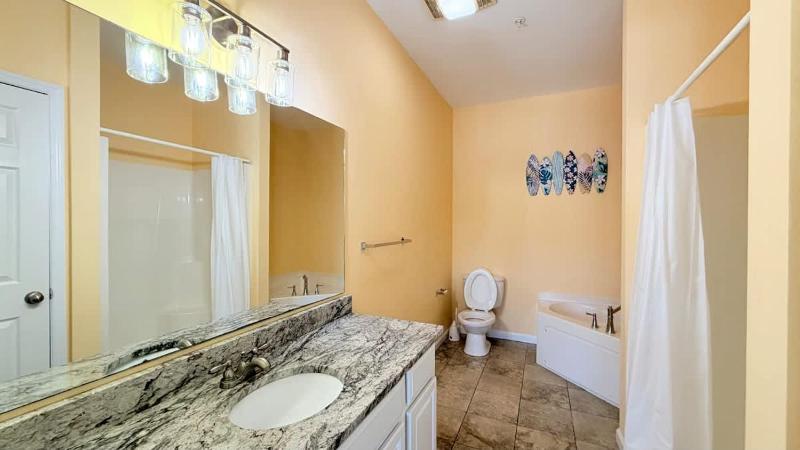 Spacious 7 bedrooms duplex walk to the beach pool - image 25