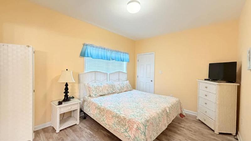 Spacious 7 bedrooms duplex walk to the beach pool - image 7