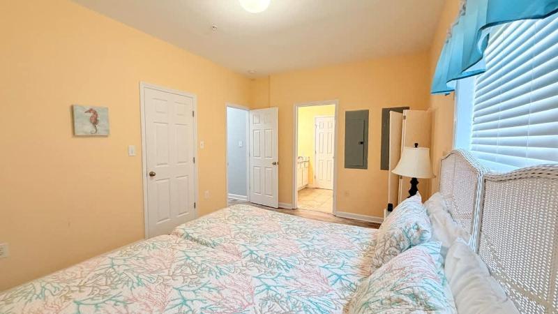 Spacious 7 bedrooms duplex walk to the beach pool - image 22