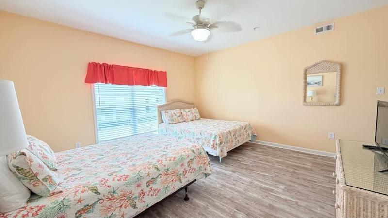 Spacious 7 bedrooms duplex walk to the beach pool - image 49