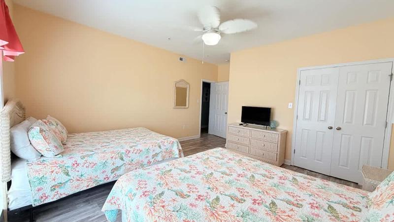 Spacious 7 bedrooms duplex walk to the beach pool - image 17