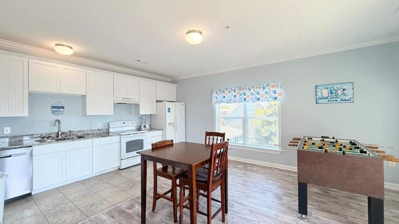 Spacious 7 bedrooms duplex walk to the beach pool - image 35
