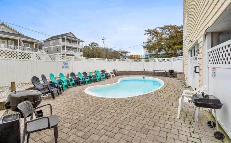 Beautiful 7BR Beach House Pool Walk to Beach - image 2