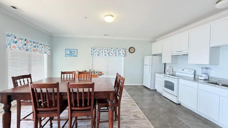 Beautiful 7BR Beach House Pool Walk to Beach - image 35