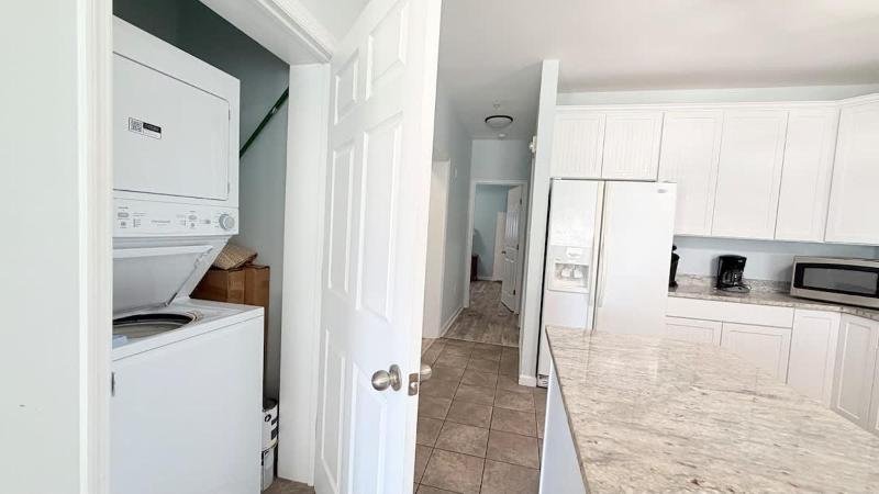 Beautiful 7BR Beach House Pool Walk to Beach - image 18