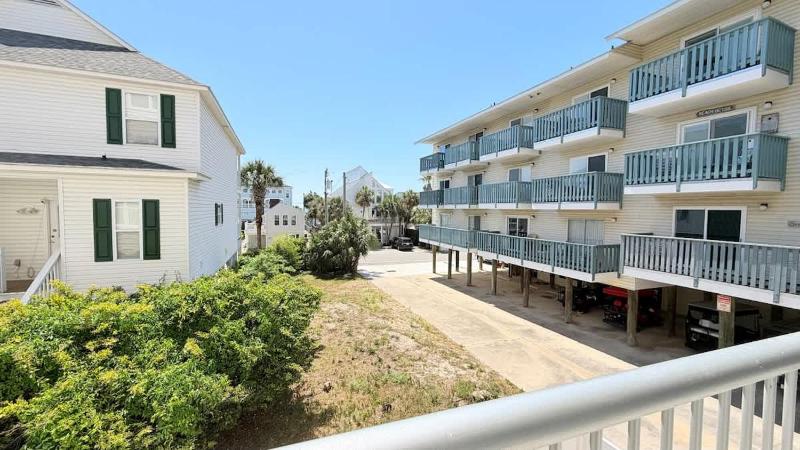 Beautiful 7BR Beach House Pool Walk to Beach - image 4