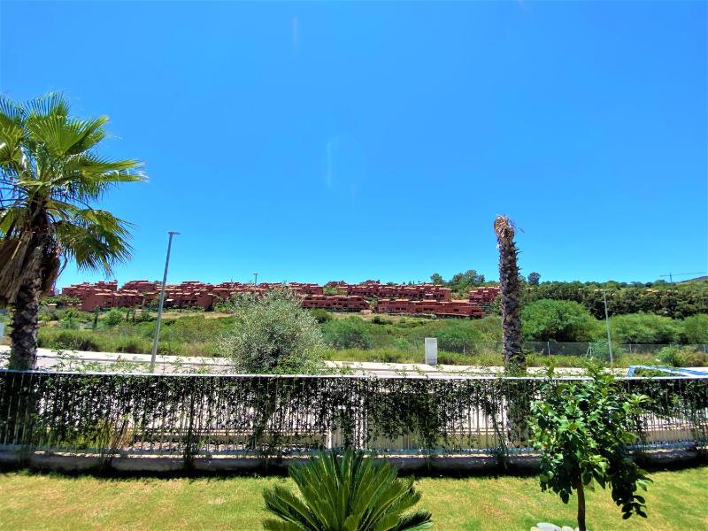 Bonita Planta Baja En Estepona - image 2