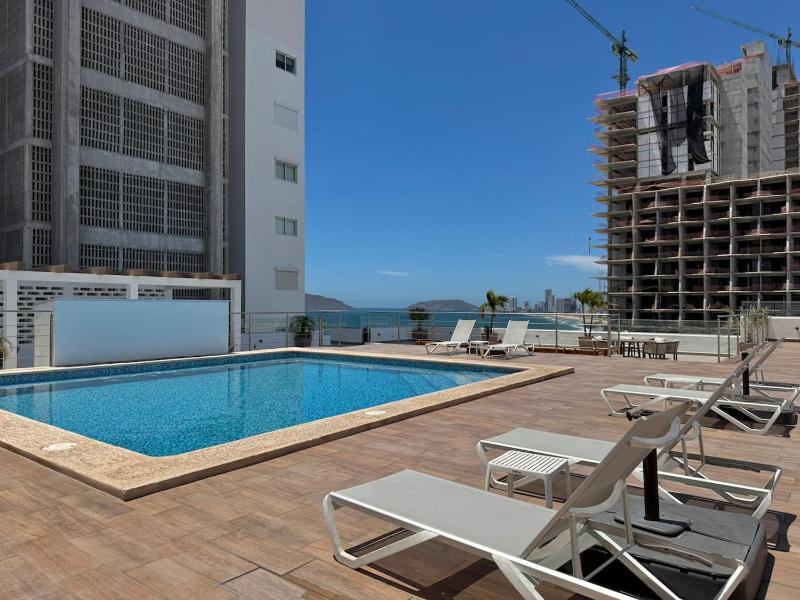 A una calle de la playa con alberca en roof - image 21