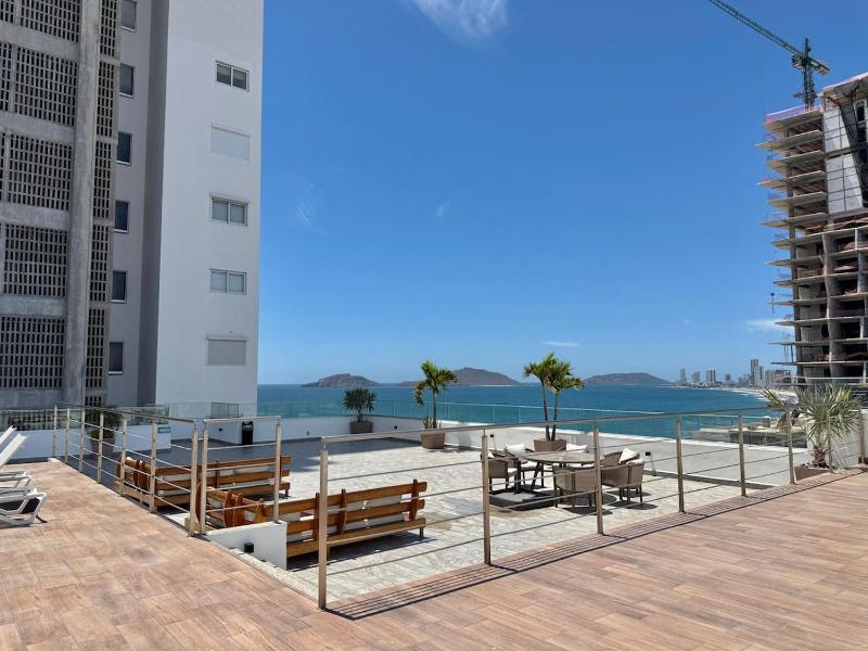 A una calle de la playa con alberca en roof - image 10