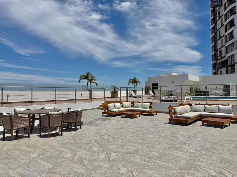 A una calle de la playa con alberca en roof - image 12