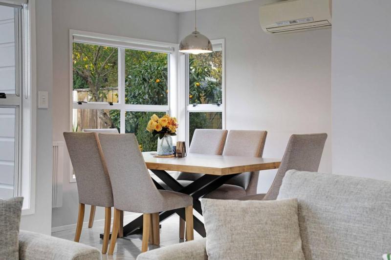 Remuera 3BR Elegance Home with Outdoor Living - image 2