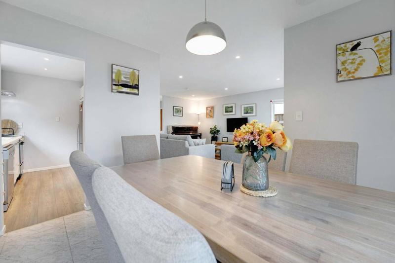 Remuera 3BR Elegance Home with Outdoor Living - image 13