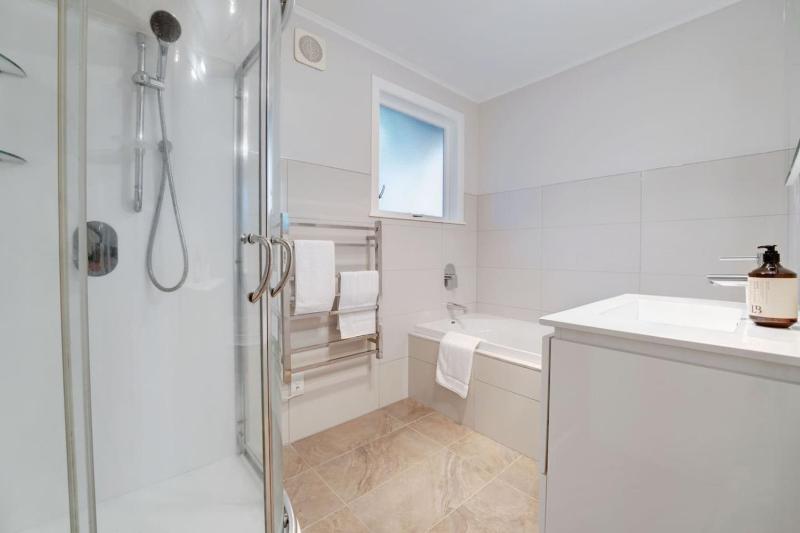 Forrest Hill Oasis with Pool Spa and BBQ - image 12