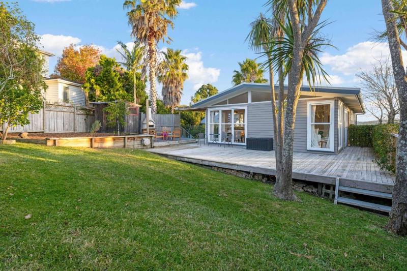 Forrest Hill Oasis with Pool Spa and BBQ - image 15