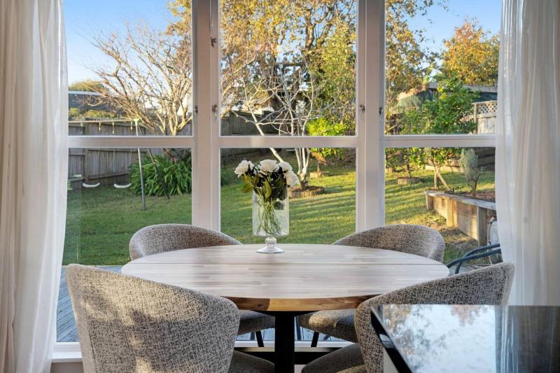 Forrest Hill Oasis with Pool Spa and BBQ - image 3