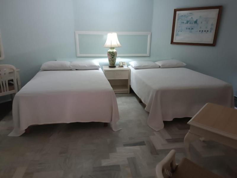 Hotel Acapulco Malibu - image 20