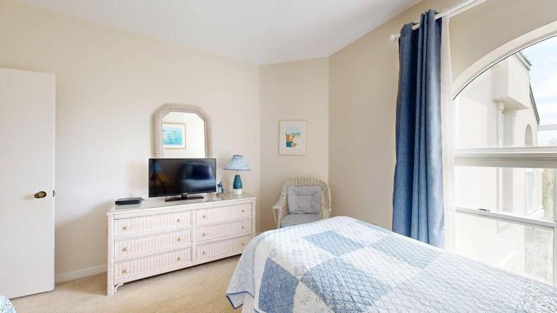516 Barrington Court - image 12