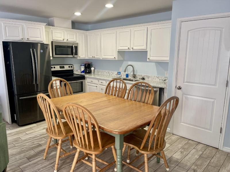 Beachgate Condo Suites and Hotel 516 condo - image 1
