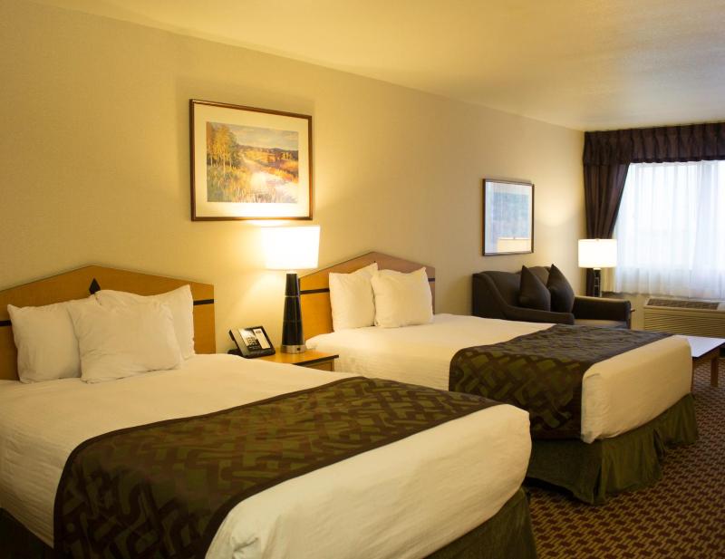 Queen Room with Two Queen Beds - Non-Smoking image 3