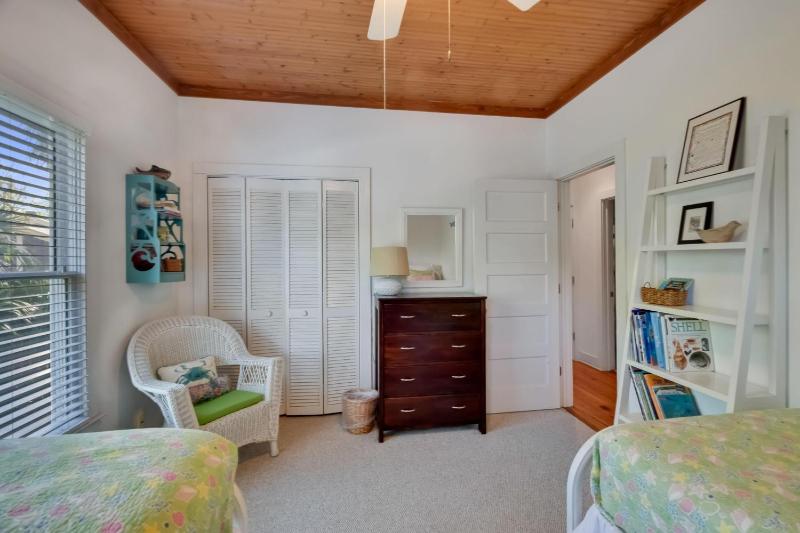 Island Breeze - image 10