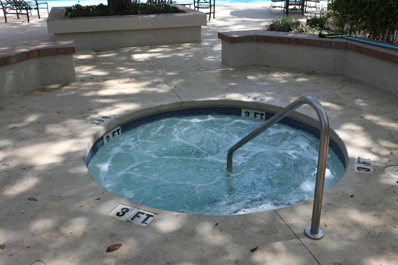 7637 Huntington Villas - image 30
