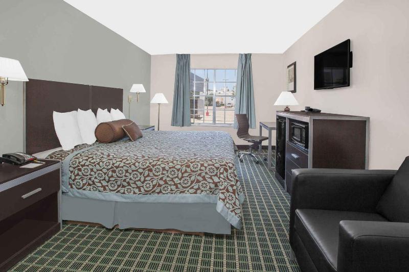 Queen Room - Non-Smoking image 2