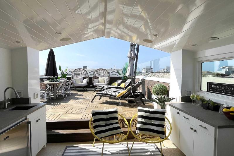 Coastal Luxury Retreat with Stunning Rooftop Deck townhouse - image 32