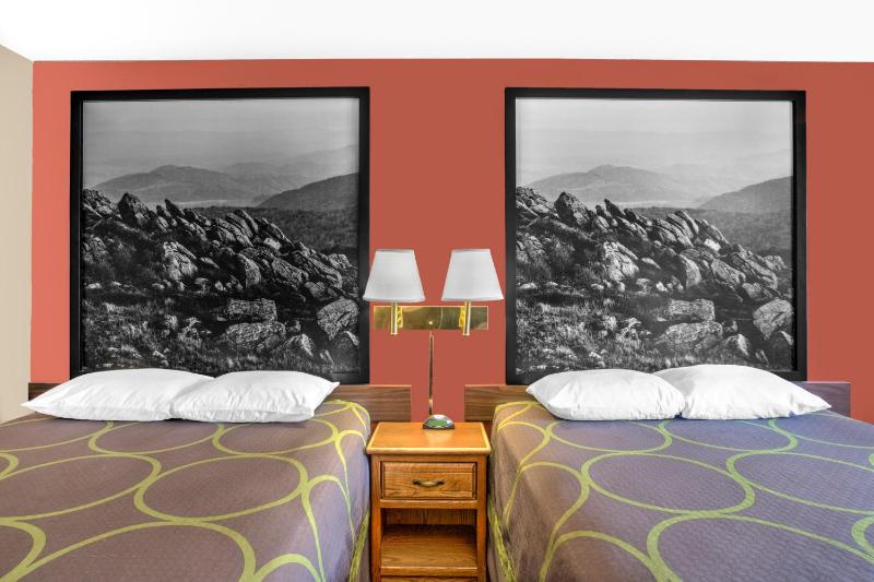 Deluxe Double Room with Two Double Beds - Non-Smoking image 2