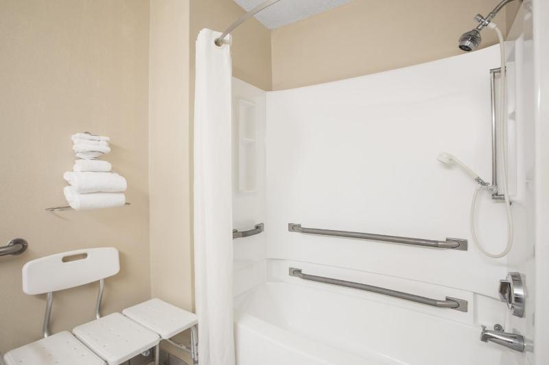 Queen Room - Disability Access/Non-Smoking image 2