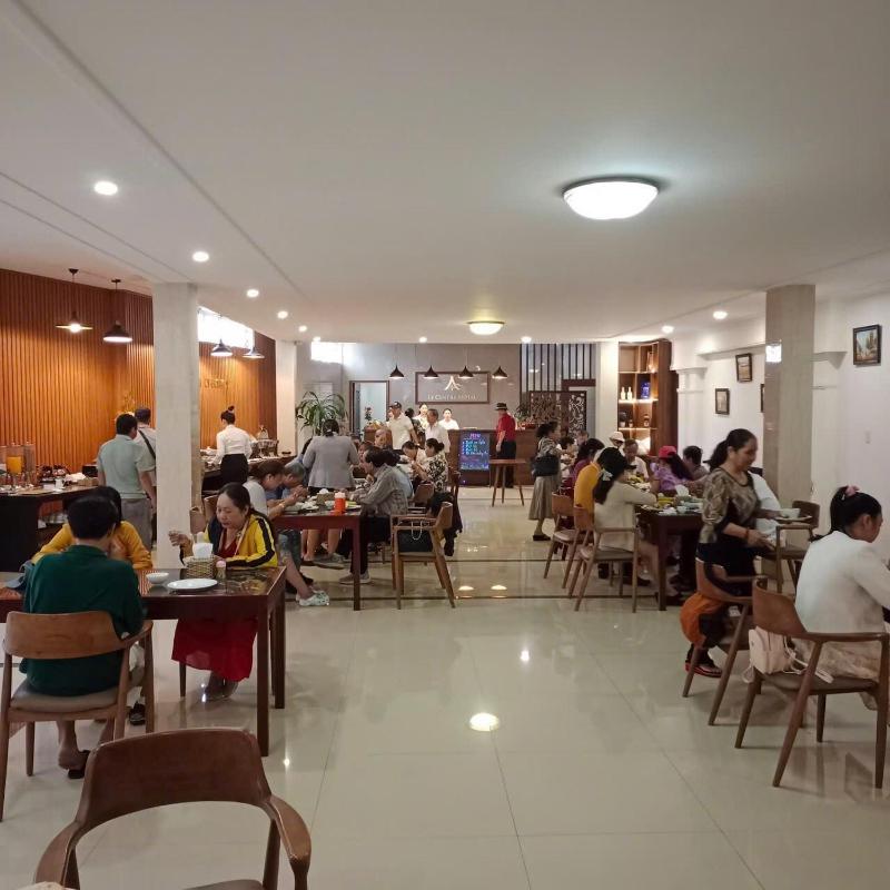 Le Centre Pleiku Hotel - image 11