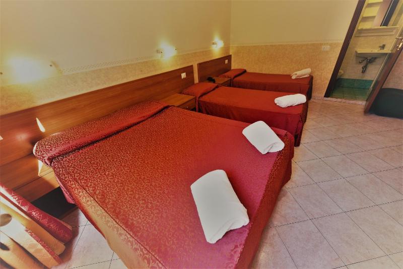 Quadruple Room image 4