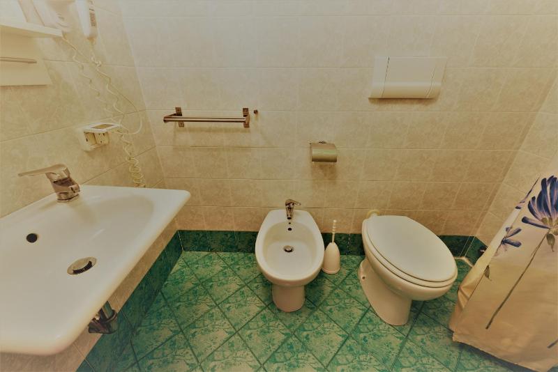 Quadruple Room image 3