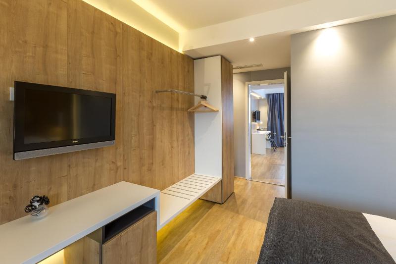 Deluxe Suite image 2