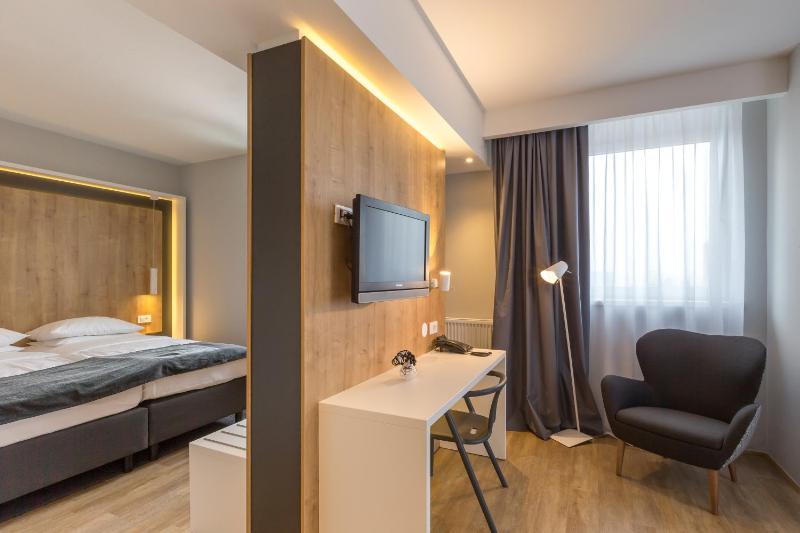 Deluxe Suite image 4