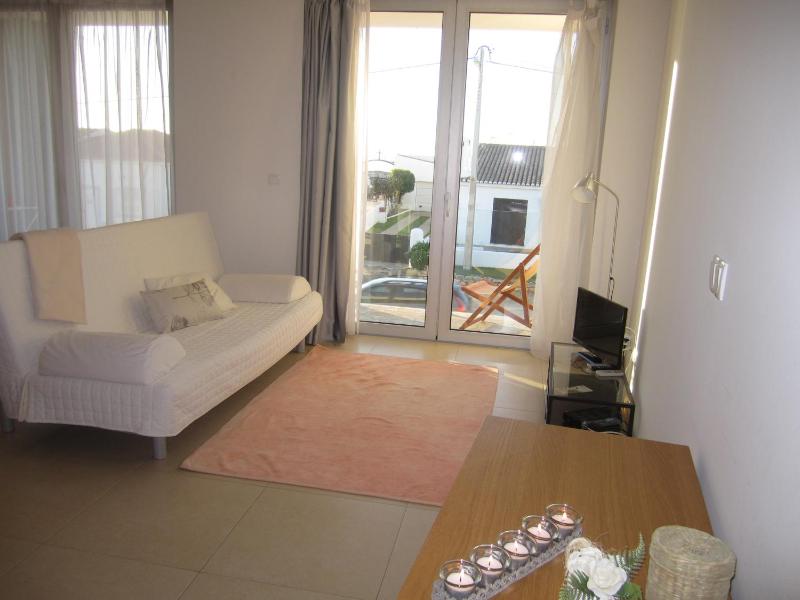 Studio Apartment with Balcony - Lower Floor image 1