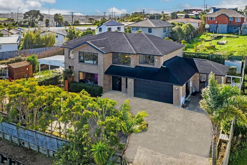 Pinehill Extra-Large 8 Bedrooms House - image 10