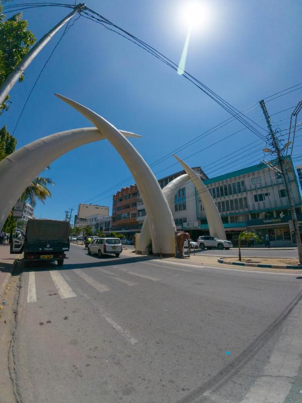 Modern 2BR Apartment in Mombasa CBD with 2 Bathrooms & Balcony near Airport & Old Town - image 7