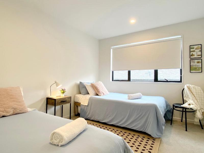 Pinehill Extra-Large 8 Bedrooms House - image 11