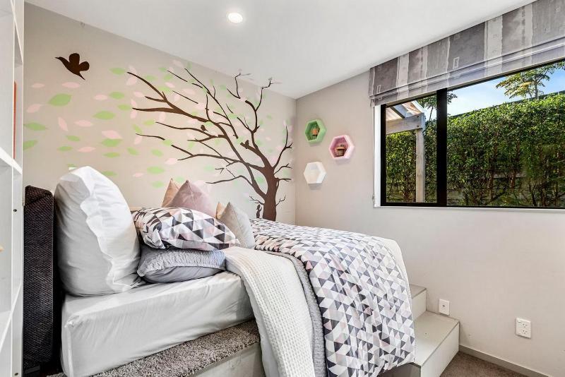 Pinehill Extra-Large 8 Bedrooms House - image 12
