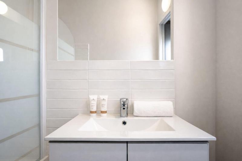 Eiffel Tower - Premium family flat with lift - image 4