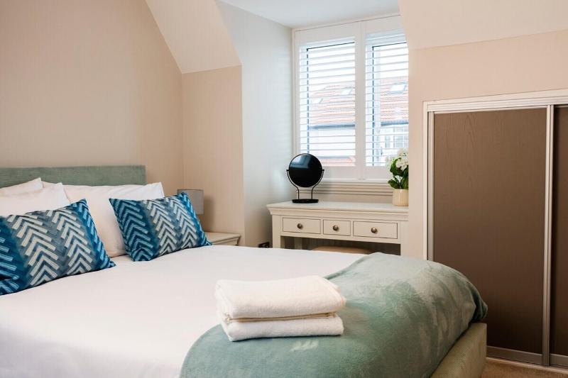 Charming Newly Renovated Home In Harrogate - image 13