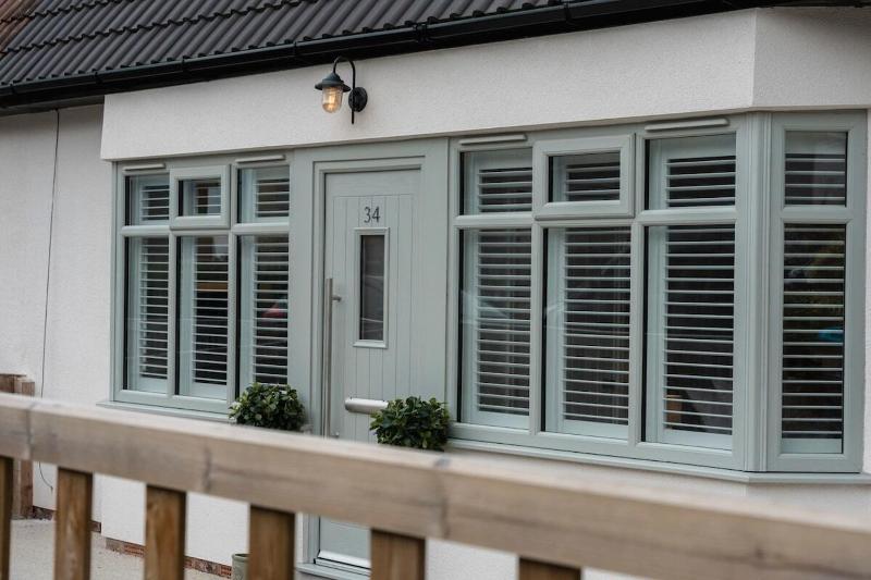 Charming Newly Renovated Home In Harrogate - image 1