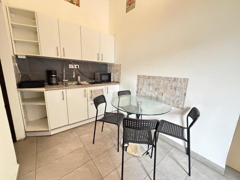 Michael Apartment with 2 Rooms near Gozsdu udvar - image 10