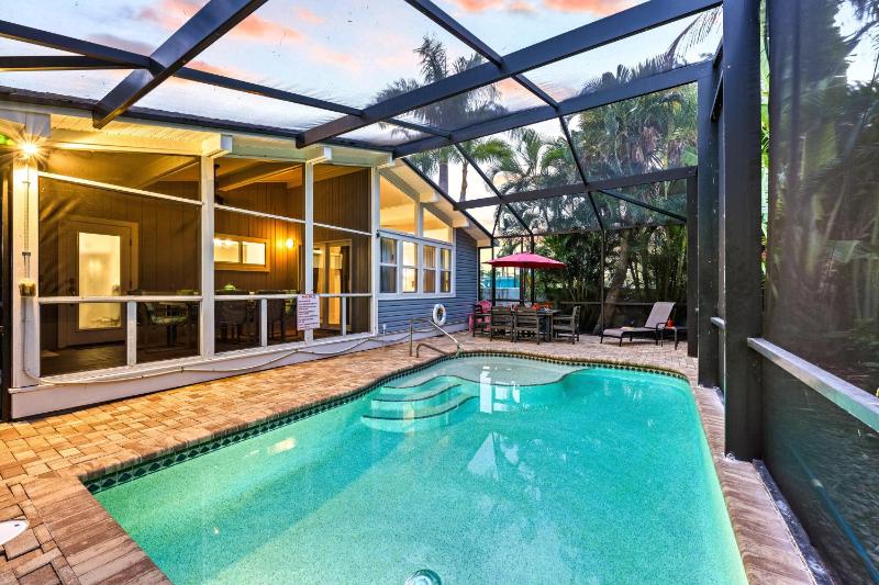 Coconut House - 606B - image 1