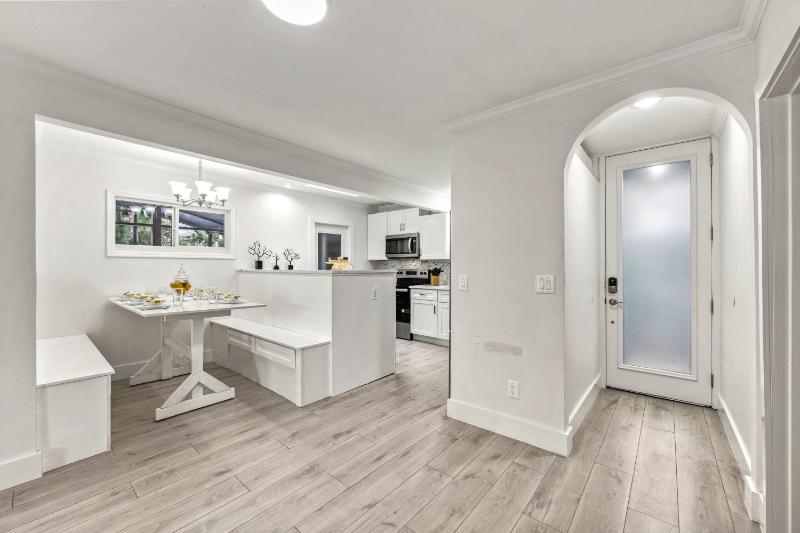 Coconut House - 606B - image 48