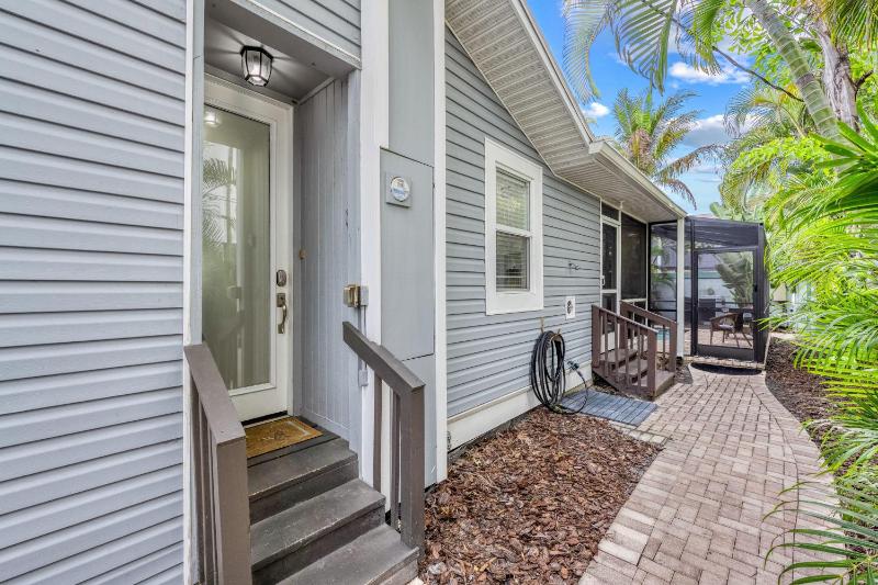 Coconut House - 606B - image 21