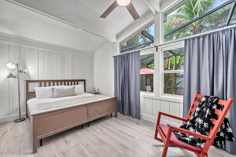 Coconut House - 606B - image 35