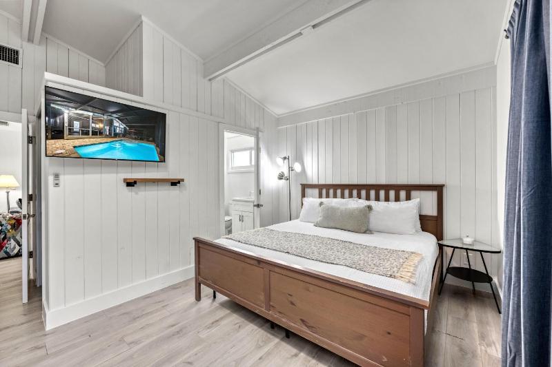Coconut House - 606B - image 41